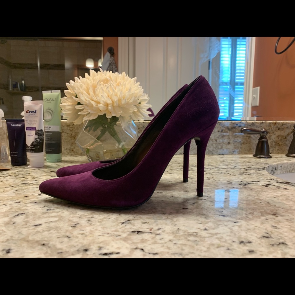 Brand new Stewart Weitzmans stilettos size 9